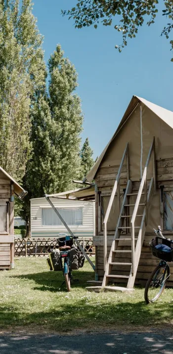 Hebergement_velo_cycliste_au_camping_Terre_d_Auge_au_lac_de_Pont-l_Eveque_-_Thomas_Le_Floc_H-Thomas_Le_Floc_H-25005-1600px.JPG