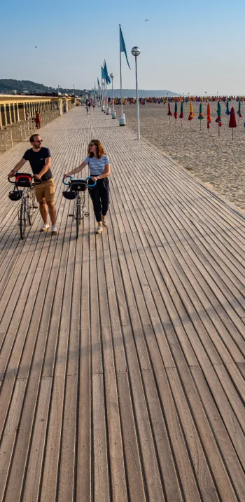 Plage_de_Deauville_a_velo-David_Darrault___La_Seine_a_velo_2019.jpg