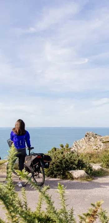 Le Cap d'Erquy accessible par une liaison : un incontournable ! 