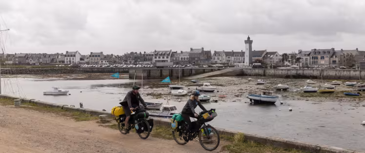 29-roscoff-phare-ENROUTECREATIVENOMAD_LAVELOMARITIME2021-0785.jpg