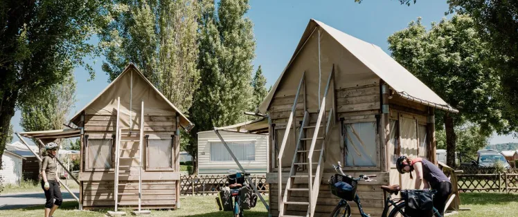 Hebergement_velo_cycliste_au_camping_Terre_d_Auge_au_lac_de_Pont-l_Eveque_-_Thomas_Le_Floc_H-Thomas_Le_Floc_H-25005-1600px.JPG