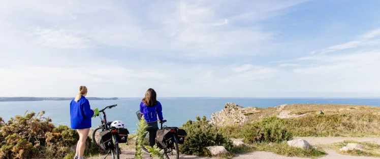 Le Cap d'Erquy accessible par une liaison : un incontournable ! 