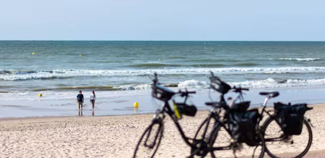 Piste cyclable au pied des plages à Bray-Dunes