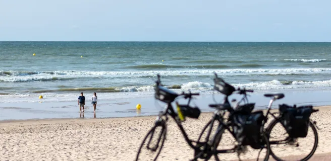 Piste cyclable au pied des plages à Bray-Dunes