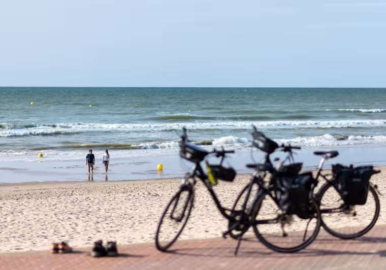 Piste cyclable au pied des plages à Bray-Dunes