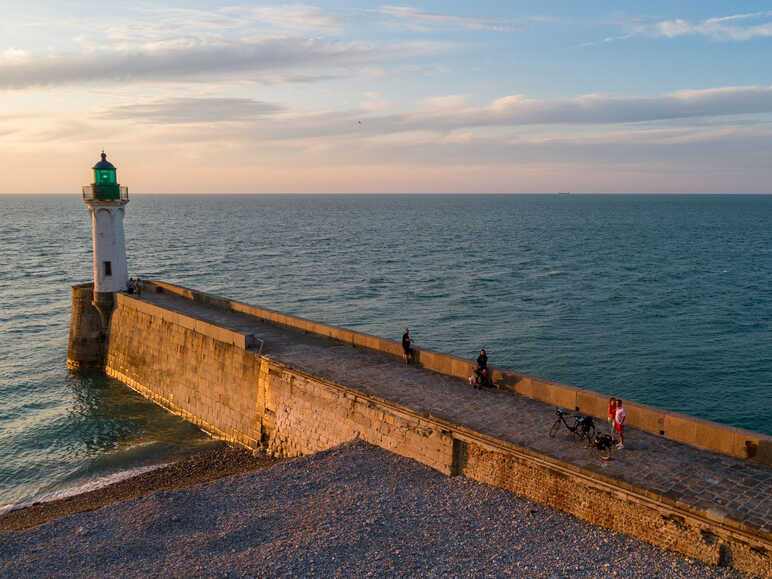 Montez les 171 marches du phare de Ouistreham Riva-Bella - Caen la mer  Tourisme